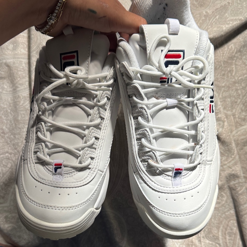 Fila Men's White and Navy Sneakers